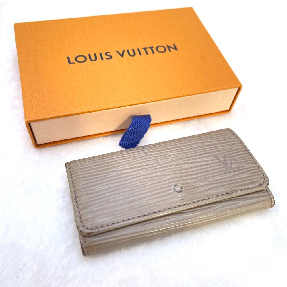 Loius Vuitton Gray Epi leather Key Holder